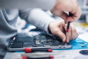 Common Signs You Need a Computer Screen Repair